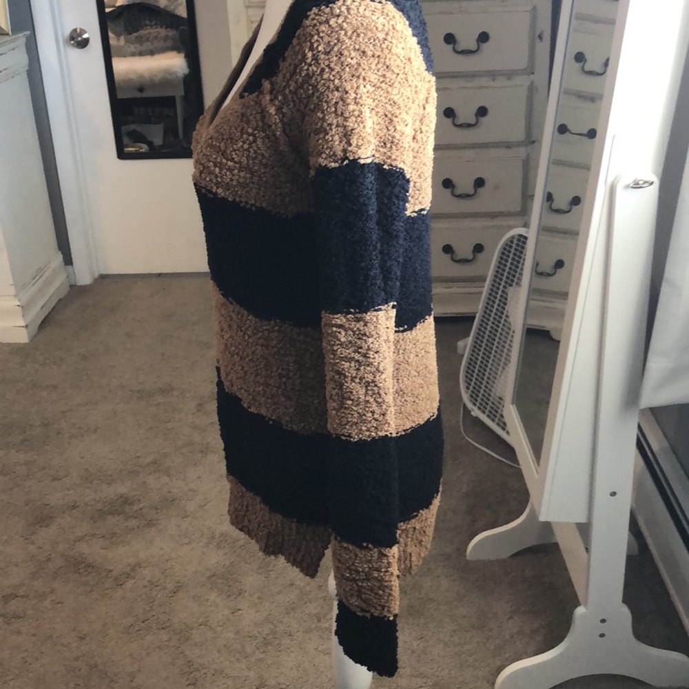 Sanctuary soft popcorn texture v-neck striped sweater - Picture 8 of 9